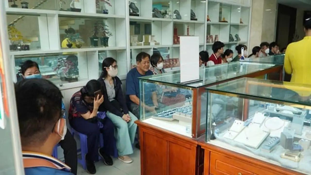 انخفاض حاد في أسعار الذهب مساء 19 مارس يثير تقلبات واسعة بالسوق